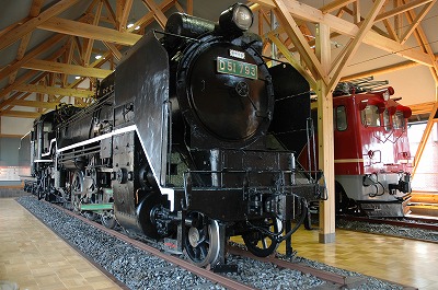 「Ｄ５１形７９３号機蒸気機関車」と「ＥＤ７０形１号機交流電気機関車」