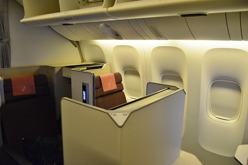 JAL SKY SUITE 777のビジネスクラス席