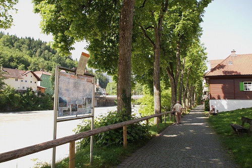 フュッセン　レヒ川沿岸の遊歩道